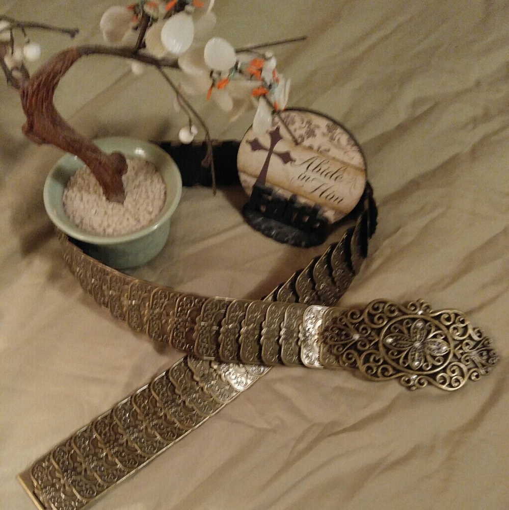 Stunning brass buckled belt. brand new